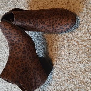Maurices size 9 leopard shoes